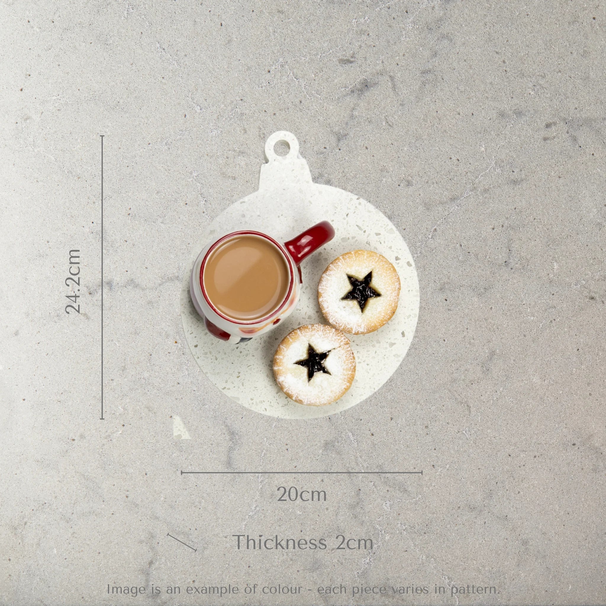 Measurement chart showing a ceramic trivet christmas shape with a cup and cookies, dimensions on a light gray background.